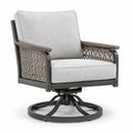 Sillón giratorio de metal y ratán con cojines grises